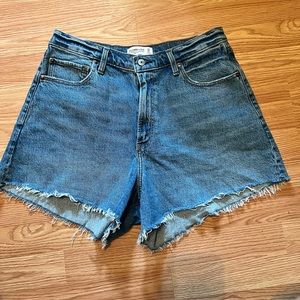 Abrecombie & Fitch curve love shorts